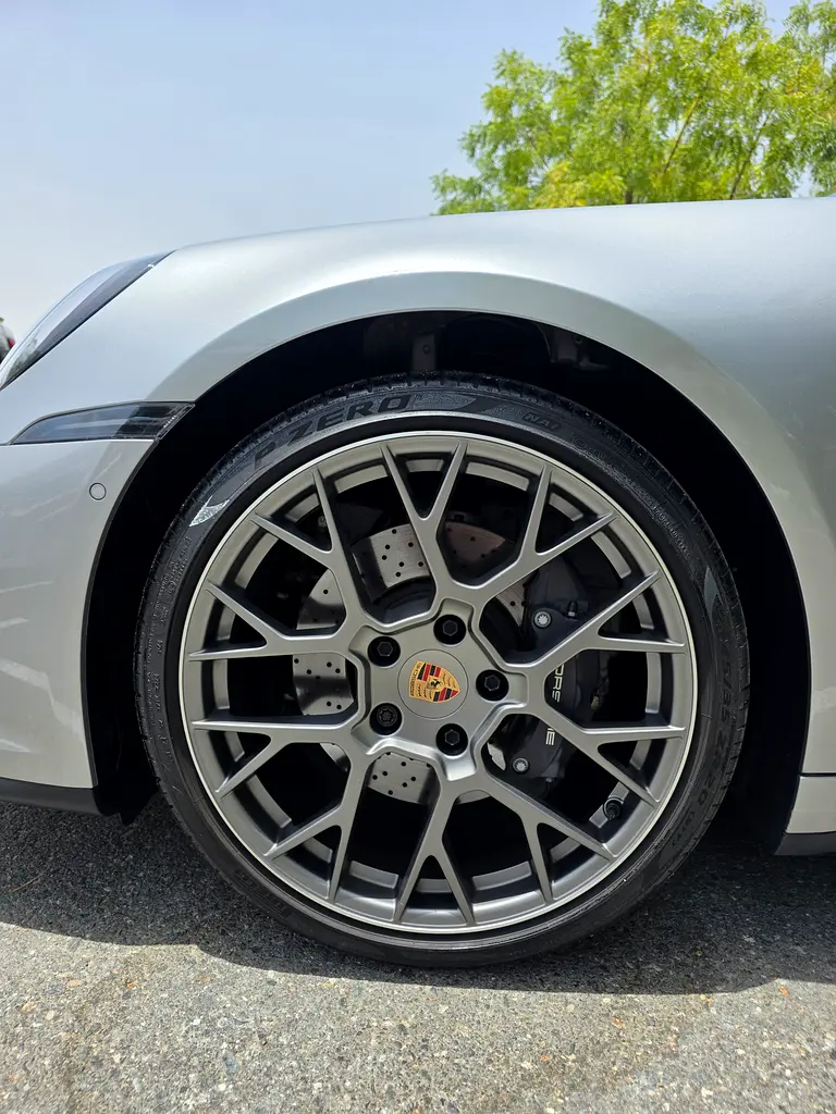 Porsche 911 Carrera 2025 GCC | Agency Warranty  Service Package | No accidents | No Paint - Image 10