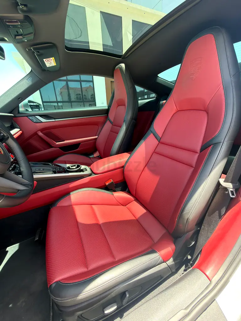Porsche 911 Carrera 2025 GCC | Agency Warranty  Service Package | No accidents | No Paint - Image 13