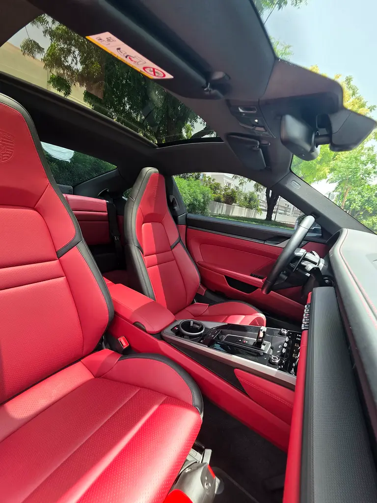 Porsche 911 Carrera 2025 GCC | Agency Warranty  Service Package | No accidents | No Paint - Image 14
