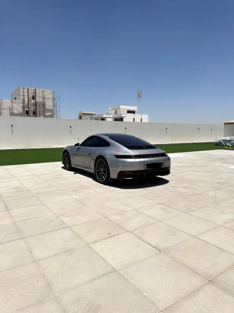 Porsche 911 Carrera 2025 GCC | Agency Warranty  Service Package | No accidents | No Paint - Image 6