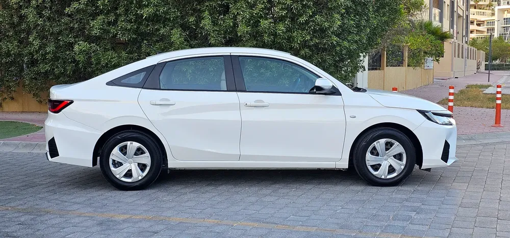 TOYOTA YARIS 1.5 # 2023 GCC # WELL MAINTAINED CAR FOR SALE. - Image 10