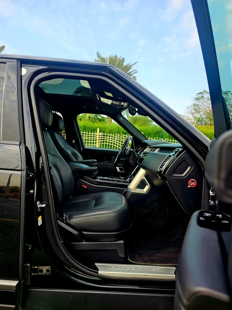 Range Rover vogue SD V8 Diesel Engine European space clean title 2021 - Image 10