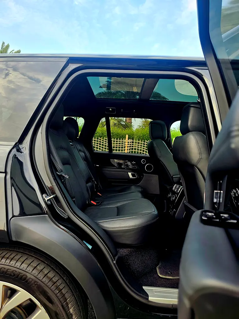 Range Rover vogue SD V8 Diesel Engine European space clean title 2021 - Image 11