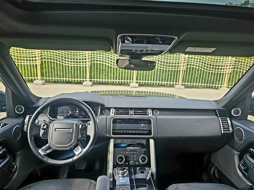 Range Rover vogue SD V8 Diesel Engine European space clean title 2021 - Image 12