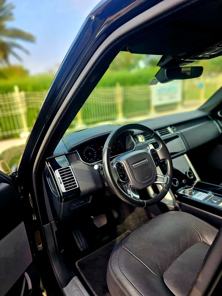 Range Rover vogue SD V8 Diesel Engine European space clean title 2021 - Image 13
