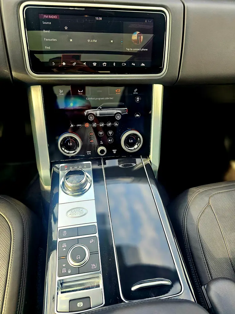 Range Rover vogue SD V8 Diesel Engine European space clean title 2021 - Image 17