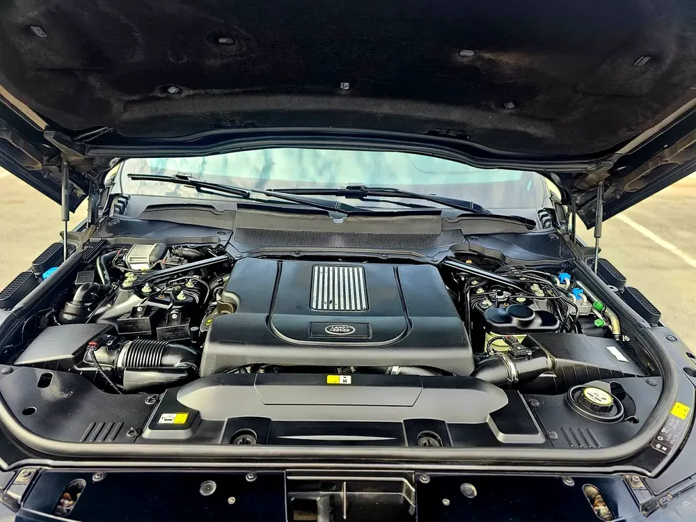 Range Rover vogue SD V8 Diesel Engine European space clean title 2021 - Image 18
