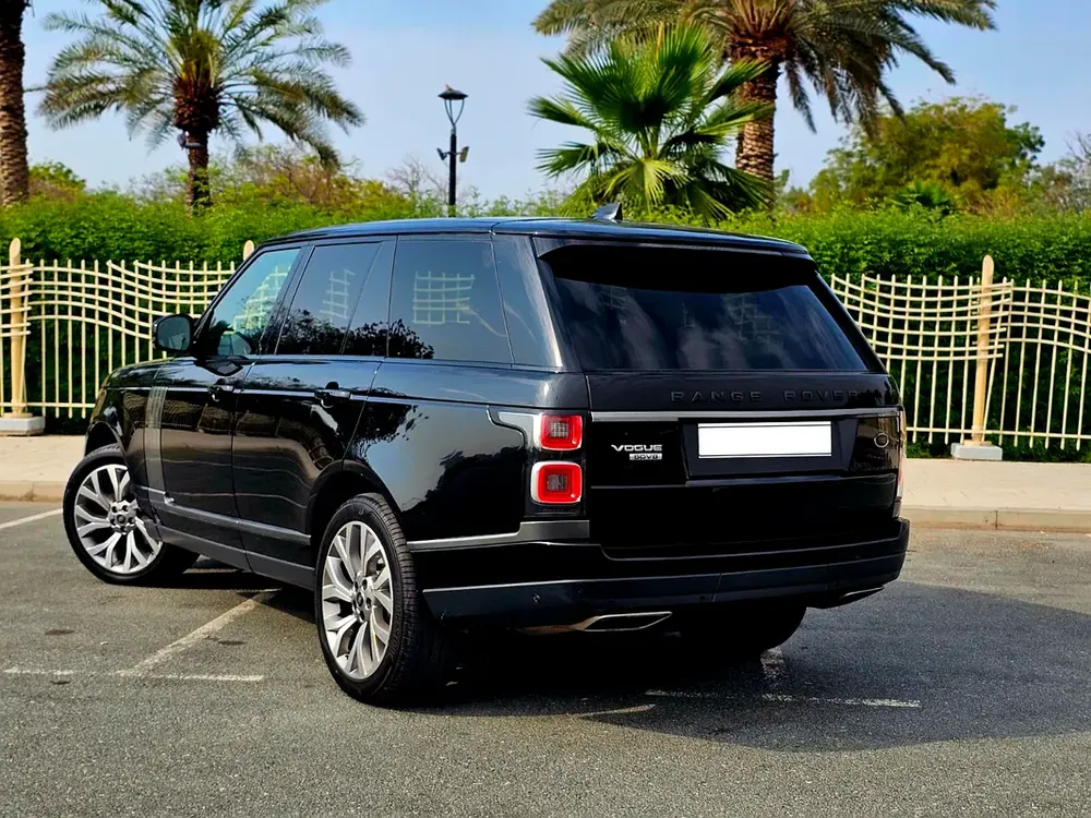 Range Rover vogue SD V8 Diesel Engine European space clean title 2021 - Image 4