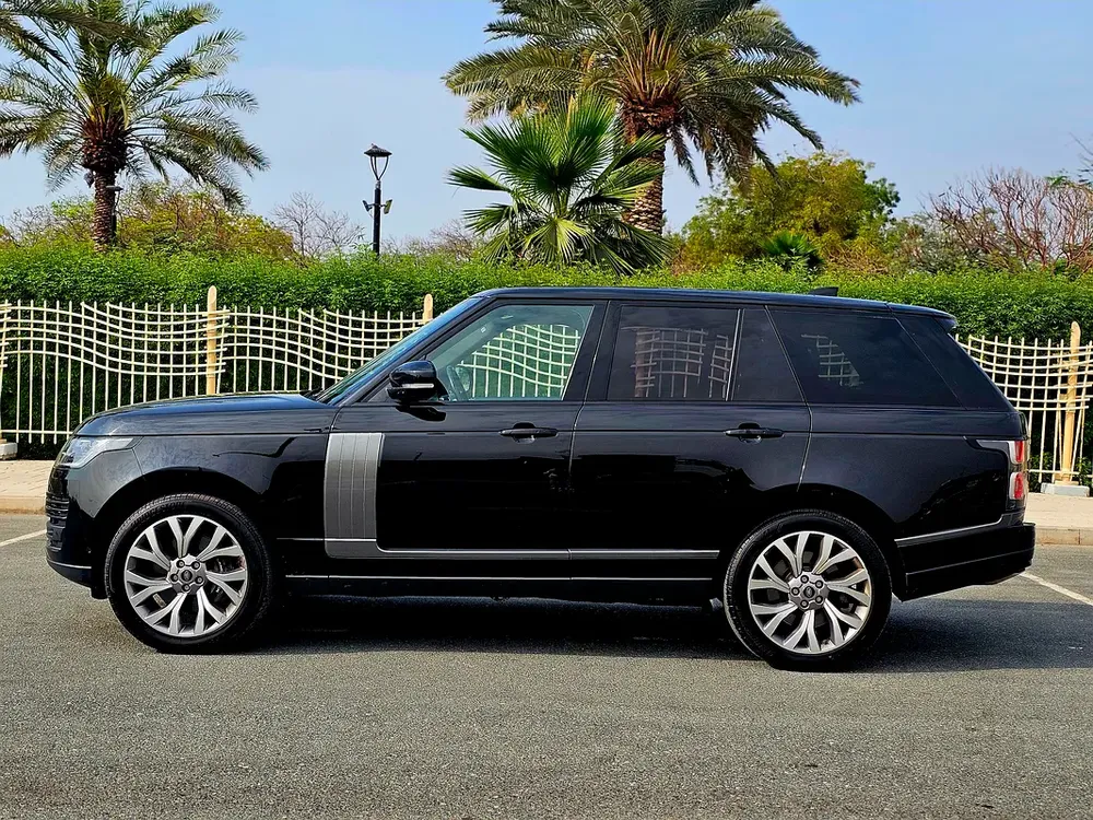 Range Rover vogue SD V8 Diesel Engine European space clean title 2021 - Image 7