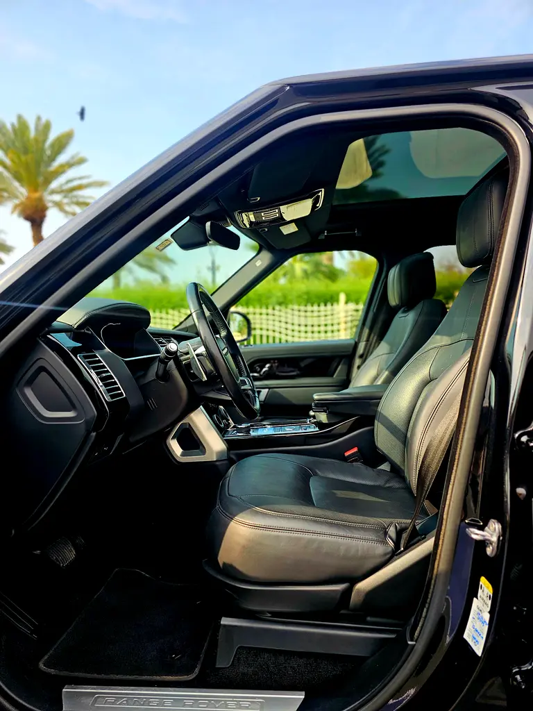 Range Rover vogue SD V8 Diesel Engine European space clean title 2021 - Image 9