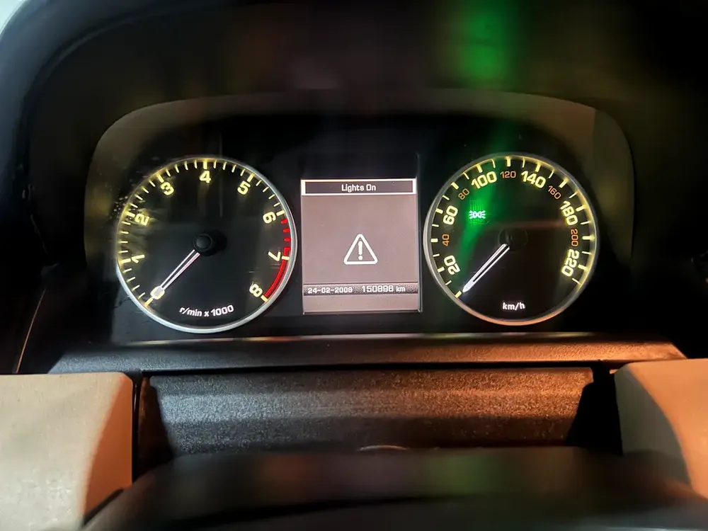 Land Rover Range Rover Sport HSE 2011 - GCC Specs - Well Maintained - Image 11