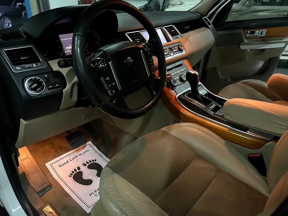 Land Rover Range Rover Sport HSE 2011 - GCC Specs - Well Maintained - Image 12
