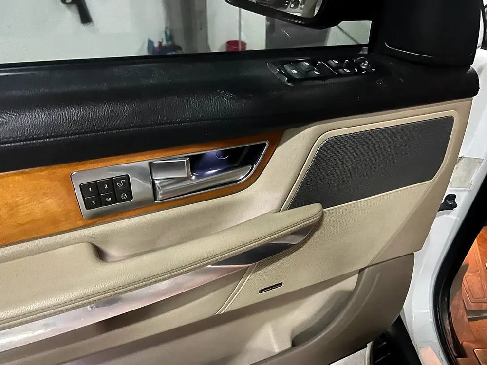 Land Rover Range Rover Sport HSE 2011 - GCC Specs - Well Maintained - Image 15