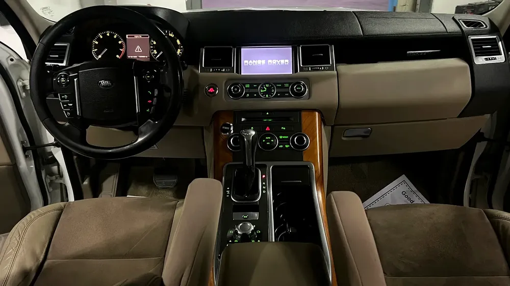 Land Rover Range Rover Sport HSE 2011 - GCC Specs - Well Maintained - Image 9