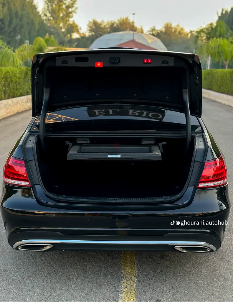 2016 Mercedes-Benz E-Class E 350 - Immaculate Condition - American Specs - Image 4