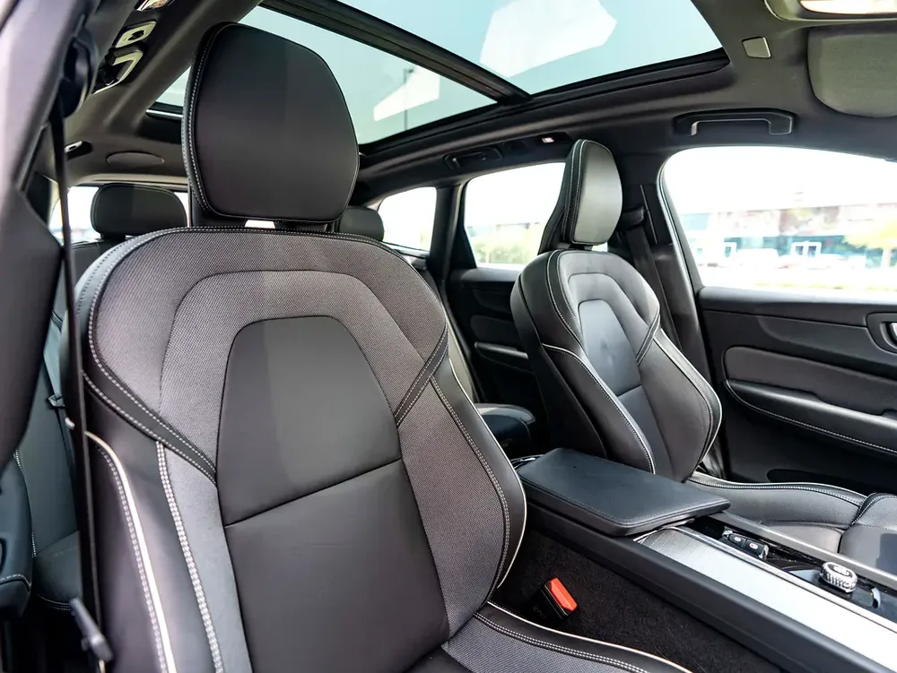 0% DOWN PAYMENT | THE MAY ADVANTAGE | RELIABLE DAILY | XC60 B5 ULTIMATE DARK | WARRANTY - Image 11