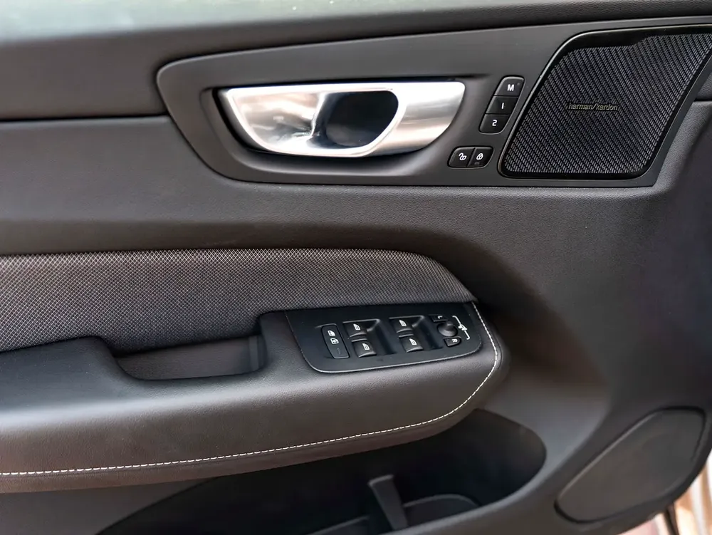0% DOWN PAYMENT | THE MAY ADVANTAGE | RELIABLE DAILY | XC60 B5 ULTIMATE DARK | WARRANTY - Image 12