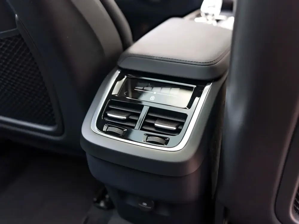 0% DOWN PAYMENT | THE MAY ADVANTAGE | RELIABLE DAILY | XC60 B5 ULTIMATE DARK | WARRANTY - Image 18