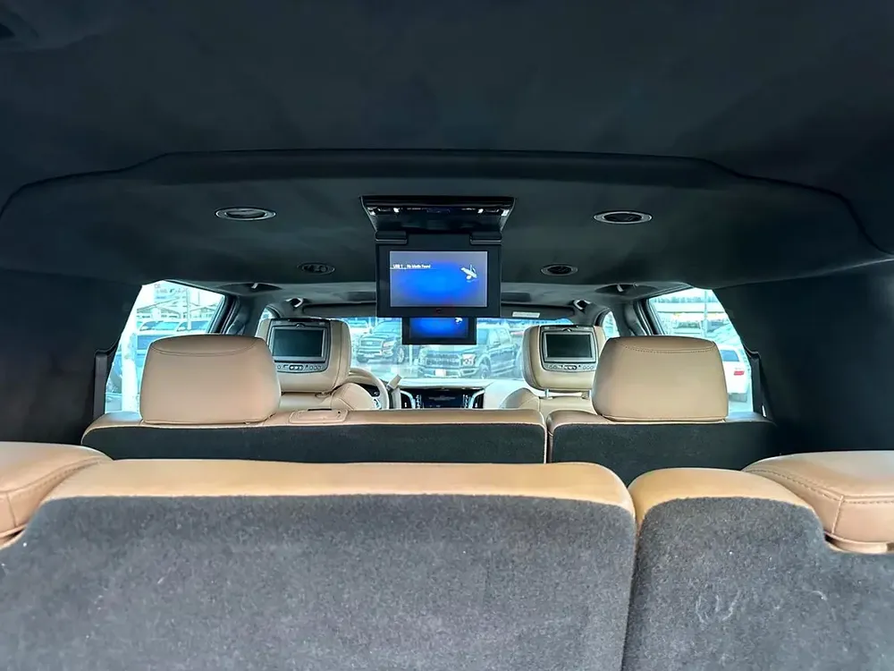 Cadillac Escalade Platinum ESV in excellent condition family car - Image 11