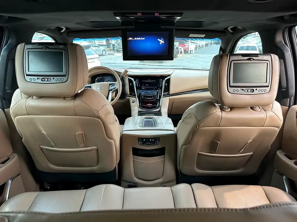 Cadillac Escalade Platinum ESV in excellent condition family car - Image 15