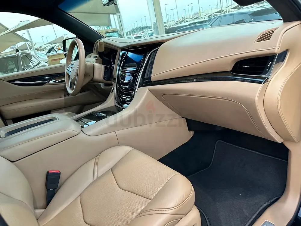 Cadillac Escalade Platinum ESV in excellent condition family car - Image 17