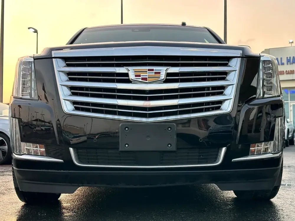 Cadillac Escalade Platinum ESV in excellent condition family car - Image 5