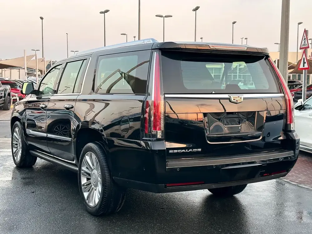 Cadillac Escalade Platinum ESV in excellent condition family car - Image 6