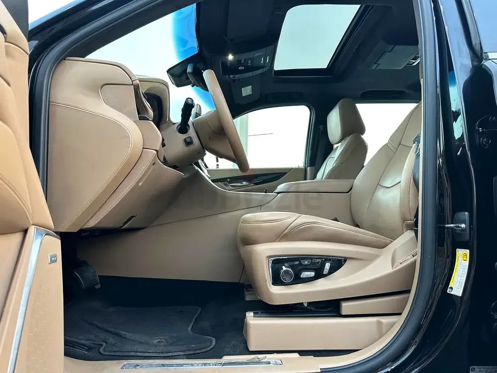 Cadillac Escalade Platinum ESV in excellent condition family car - Image 7