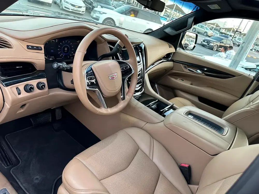 Cadillac Escalade Platinum ESV in excellent condition family car - Image 9