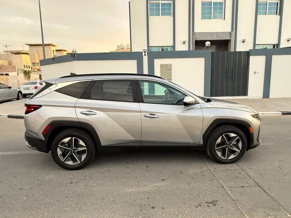 Hyundai Tucson 2025, super clean car, low mileage, original airbags, customs papers - Image 19