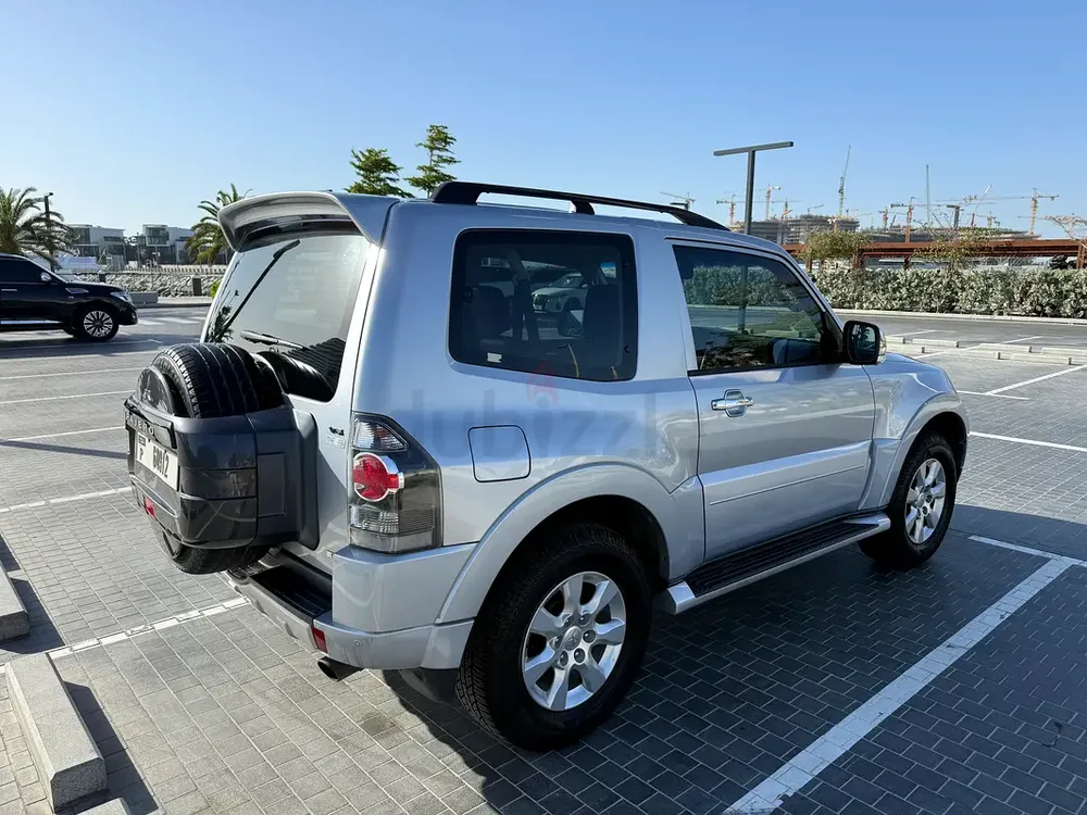 Mitsubishi Pajero GLS 2016 GCC Specs - Image 4