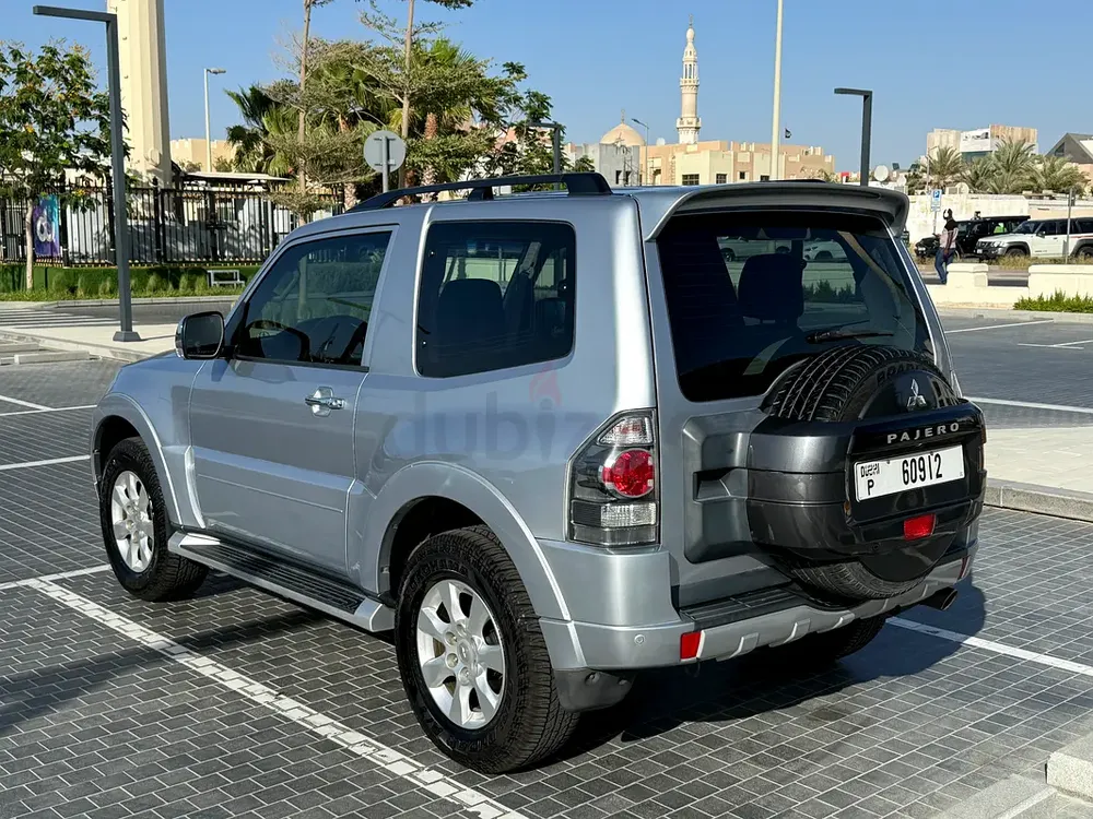 Mitsubishi Pajero GLS 2016 GCC Specs - Image 5