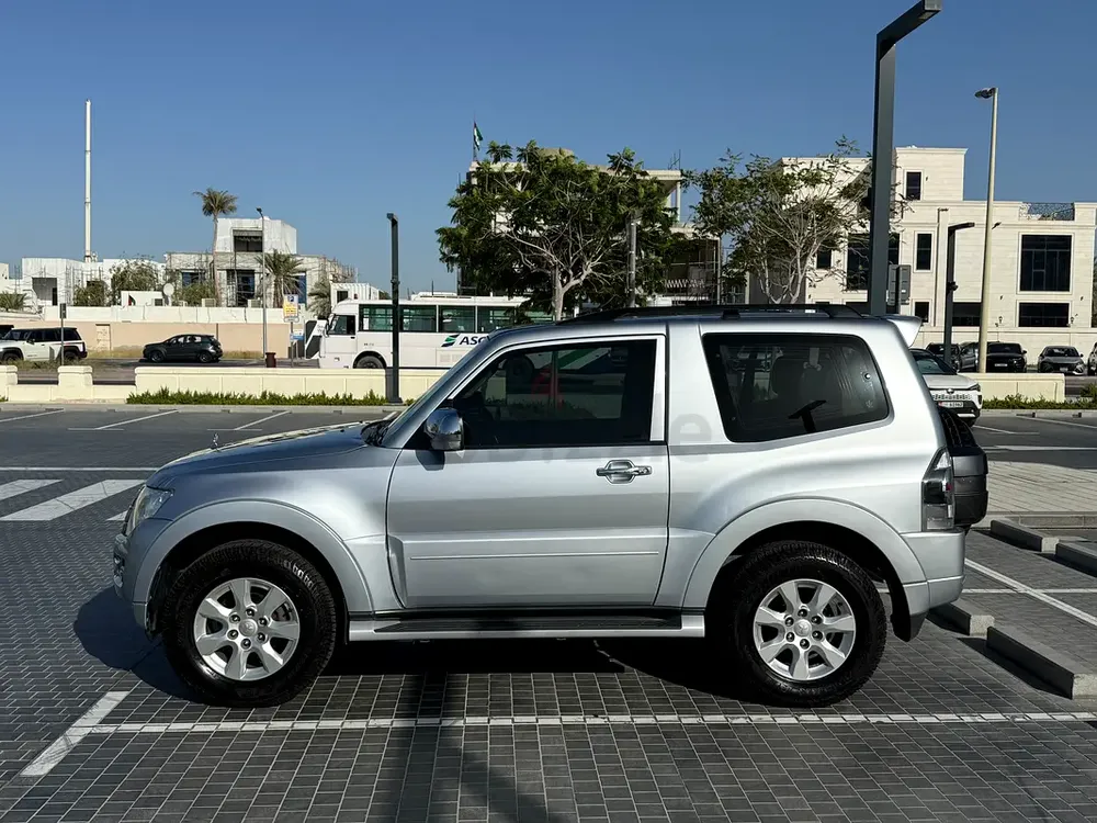 Mitsubishi Pajero GLS 2016 GCC Specs - Image 6