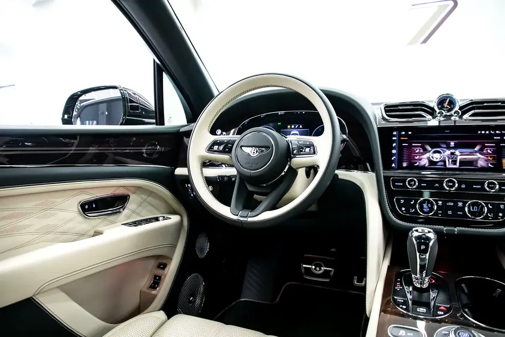 2025 | BENTLEY BENTAYGA AZURE | LWB FIRST EDITION | GCC | WITH WARRANTY AND SERVICE AL HABTOOR - Image 8