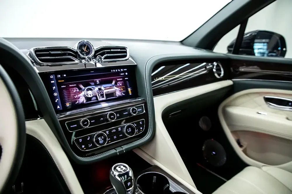 2025 | BENTLEY BENTAYGA AZURE | LWB FIRST EDITION | GCC | WITH WARRANTY AND SERVICE AL HABTOOR - Image 9