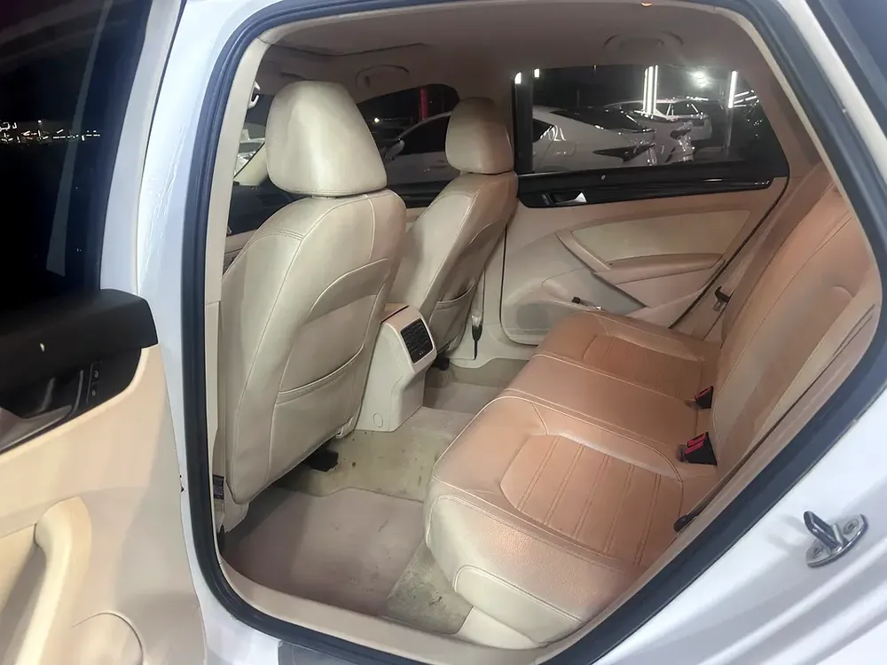 Volkswagen Passat SEL 2015 - GCC Specs - Excellent Condition - Image 11