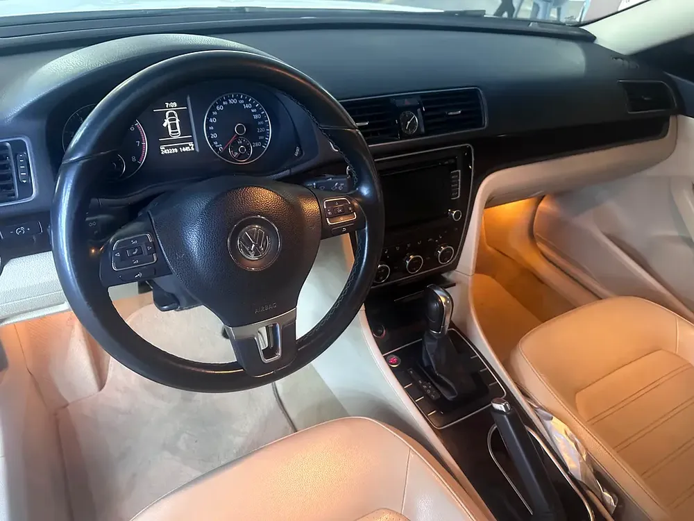 Volkswagen Passat SEL 2015 - GCC Specs - Excellent Condition - Image 12