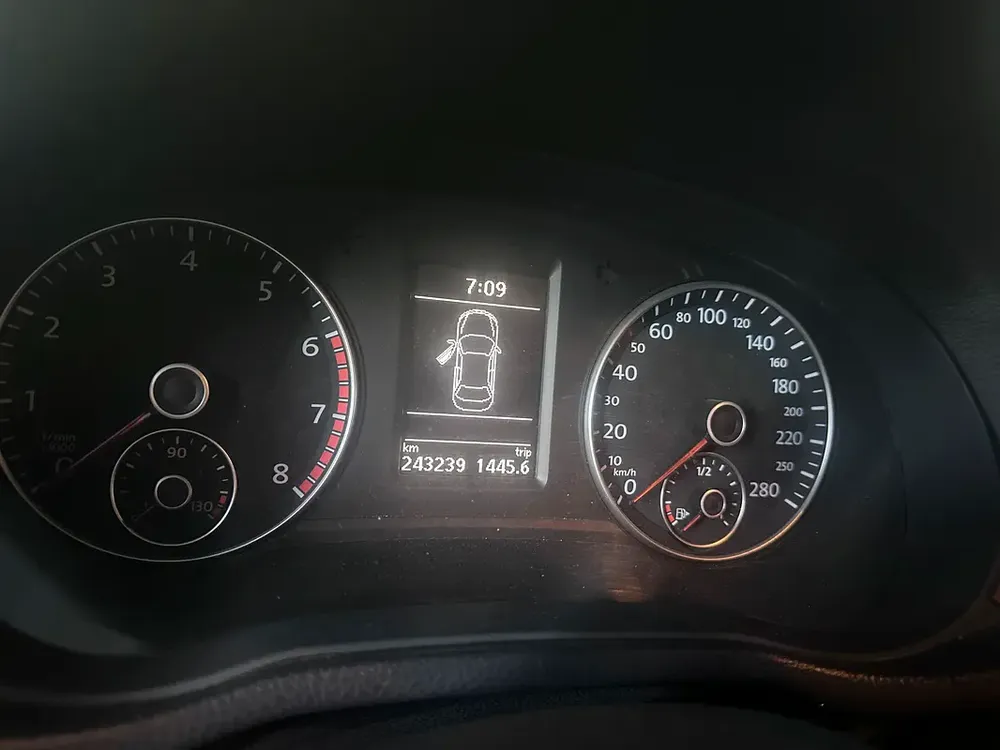 Volkswagen Passat SEL 2015 - GCC Specs - Excellent Condition - Image 13