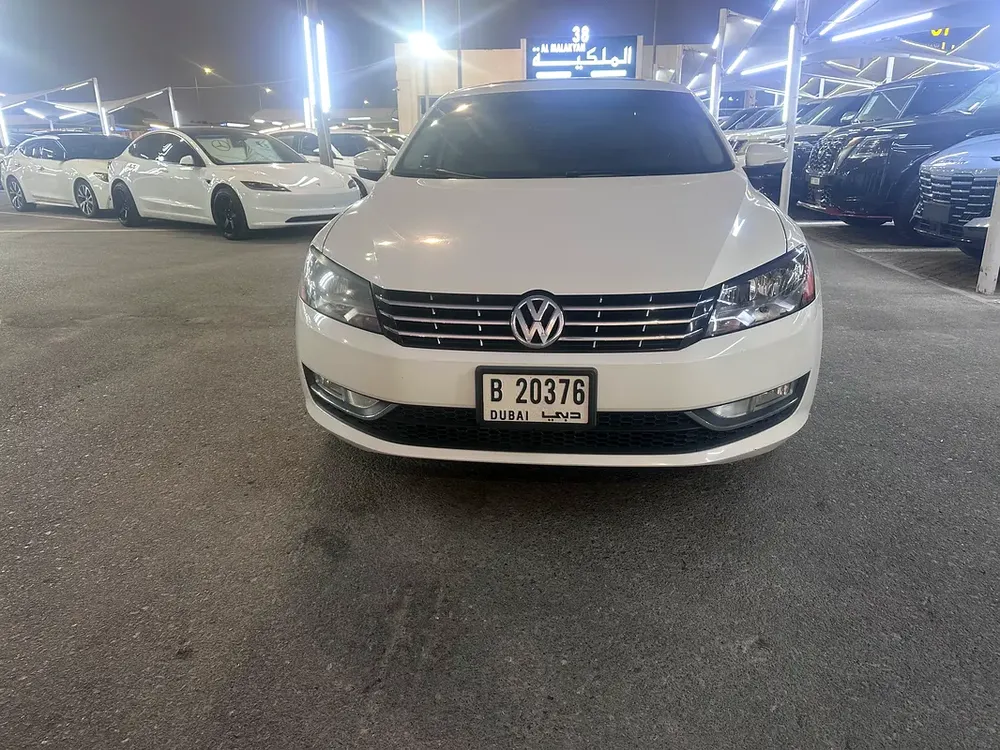 Volkswagen Passat SEL 2015 - GCC Specs - Excellent Condition - Image 4