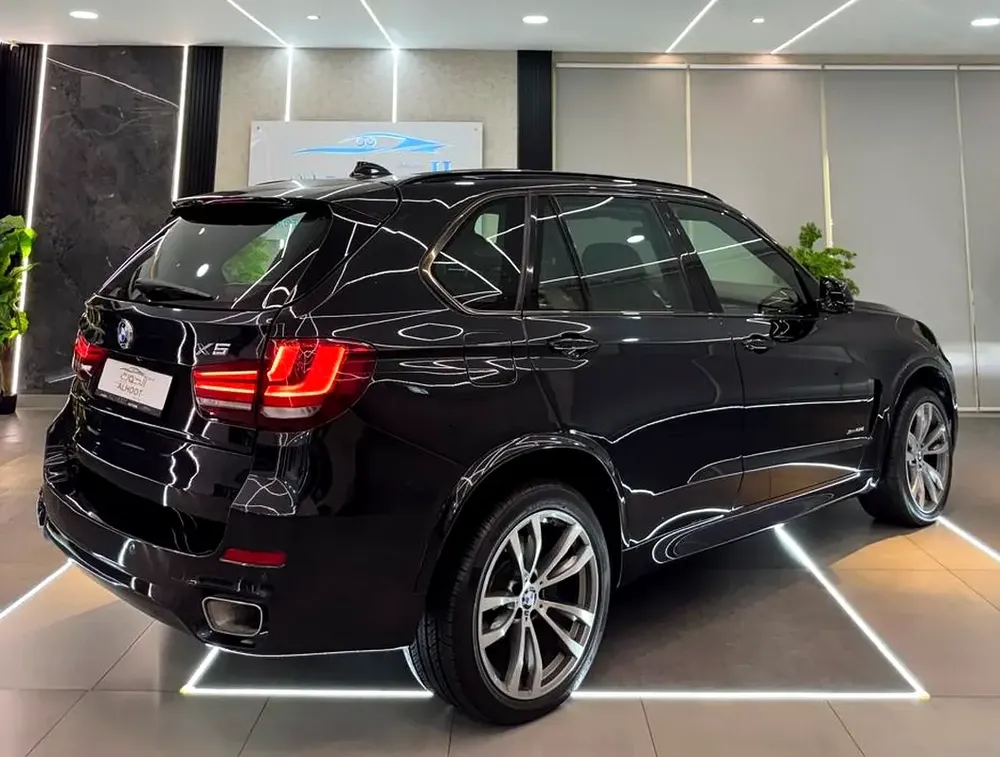 AMAZING BMW X5 V8 || 7 SEATS || FULL OPTIONS || GCC II ACCIDENTS FREE I| SCREENS || PANORAMIC - Image 10