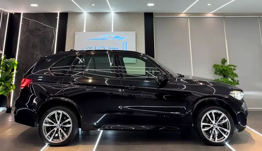 AMAZING BMW X5 V8 || 7 SEATS || FULL OPTIONS || GCC II ACCIDENTS FREE I| SCREENS || PANORAMIC - Image 11