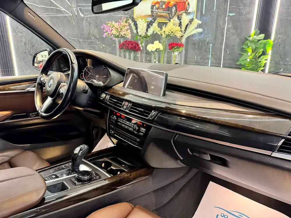 AMAZING BMW X5 V8 || 7 SEATS || FULL OPTIONS || GCC II ACCIDENTS FREE I| SCREENS || PANORAMIC - Image 19