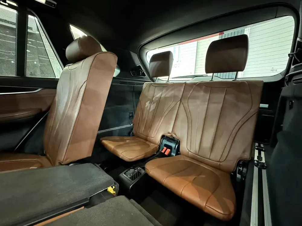 AMAZING BMW X5 V8 || 7 SEATS || FULL OPTIONS || GCC II ACCIDENTS FREE I| SCREENS || PANORAMIC - Image 20