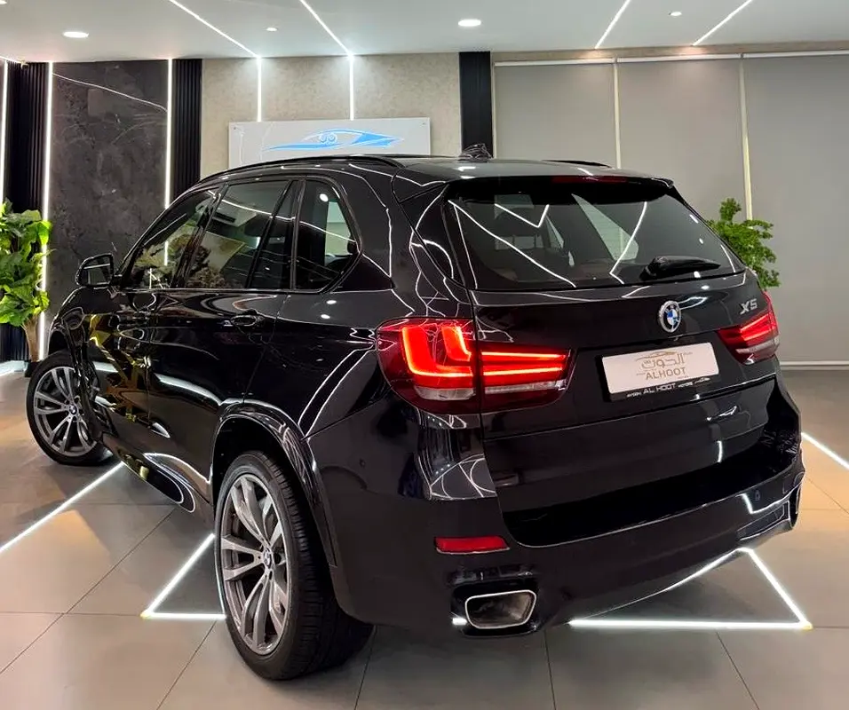 AMAZING BMW X5 V8 || 7 SEATS || FULL OPTIONS || GCC II ACCIDENTS FREE I| SCREENS || PANORAMIC - Image 4