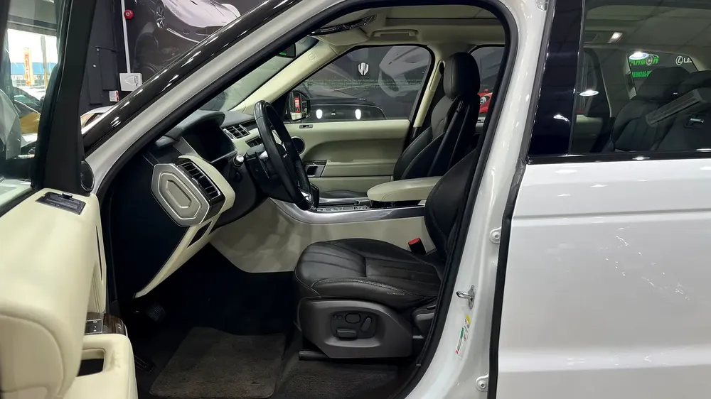 2014 Land Rover Range Rover Sport Autobiography | GCC Specs | Pristine Condition - Image 11