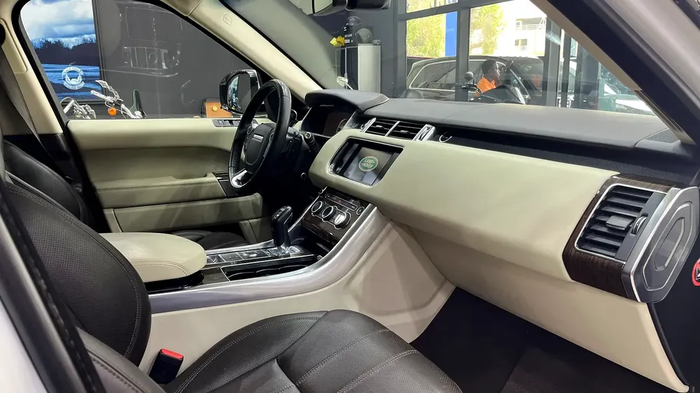 2014 Land Rover Range Rover Sport Autobiography | GCC Specs | Pristine Condition - Image 13