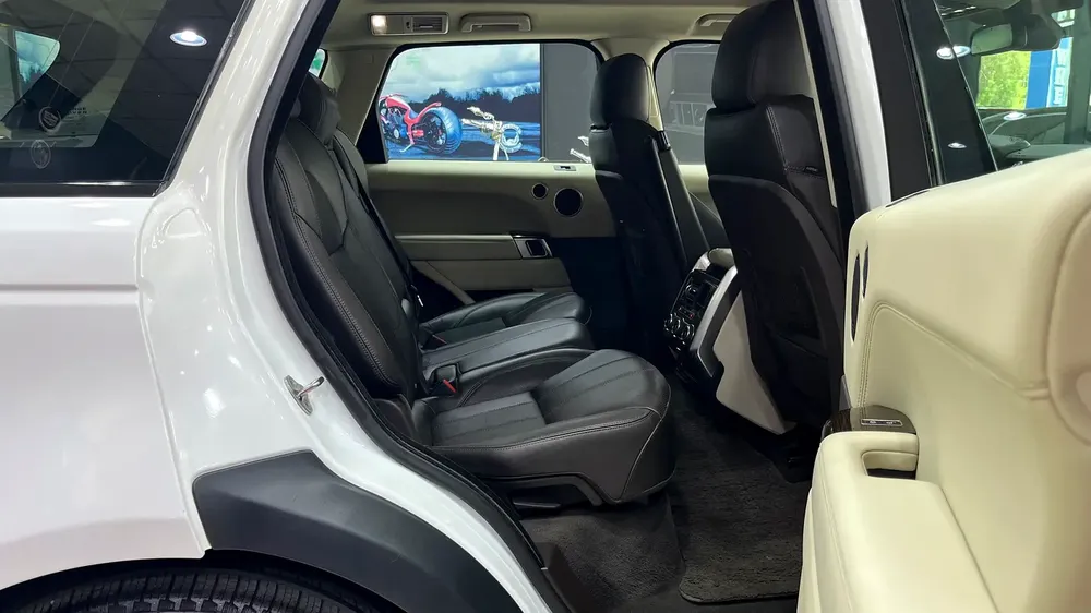 2014 Land Rover Range Rover Sport Autobiography | GCC Specs | Pristine Condition - Image 14