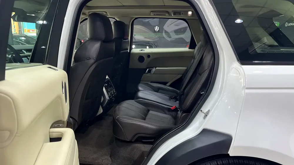 2014 Land Rover Range Rover Sport Autobiography | GCC Specs | Pristine Condition - Image 15
