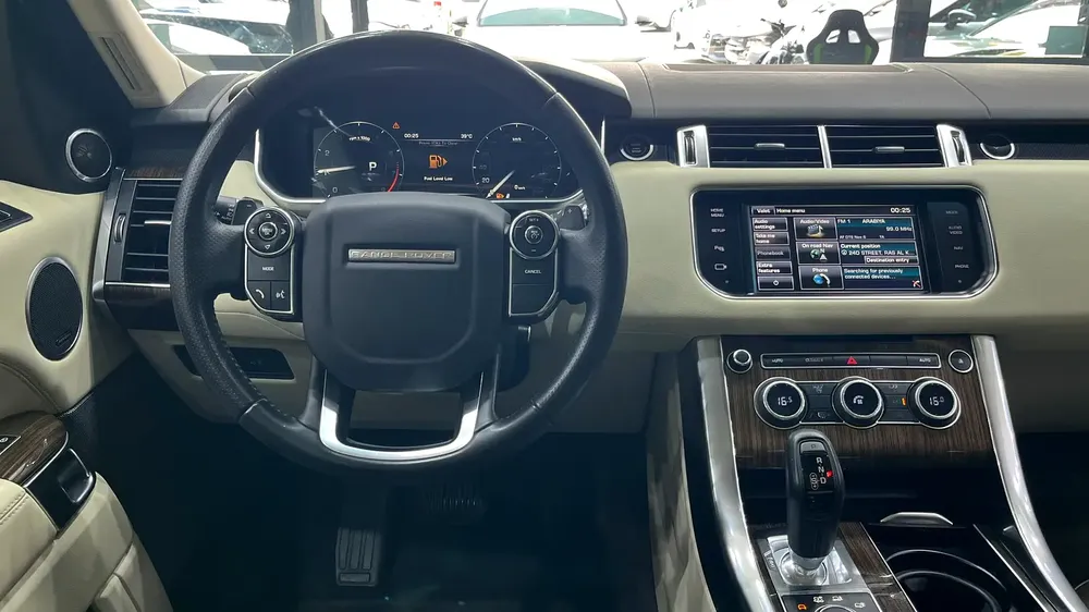 2014 Land Rover Range Rover Sport Autobiography | GCC Specs | Pristine Condition - Image 17