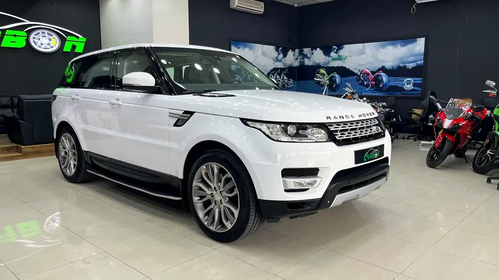 2014 Land Rover Range Rover Sport Autobiography | GCC Specs | Pristine Condition - Image 4
